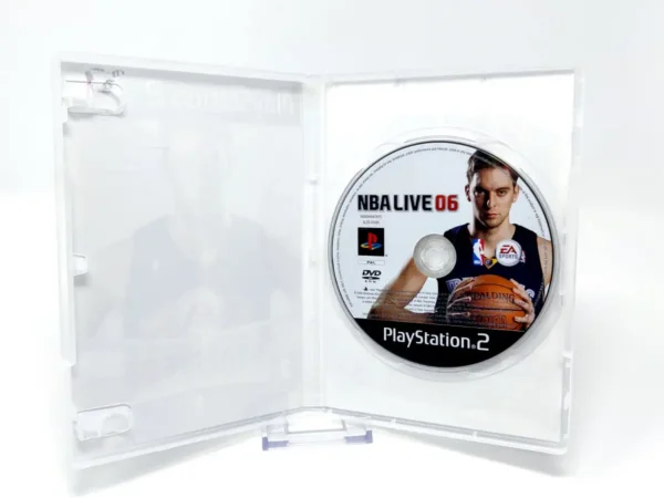 Interior del juego NBA Live 06 (ESP) (Rebajado) para PlayStation 2 con disco y manual