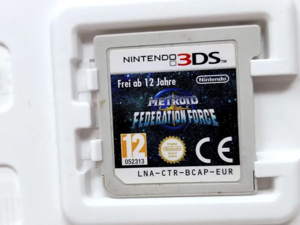 Lateral de la caja de Metroid Prime: Federation Force (ESP) para Nintendo 3DS
