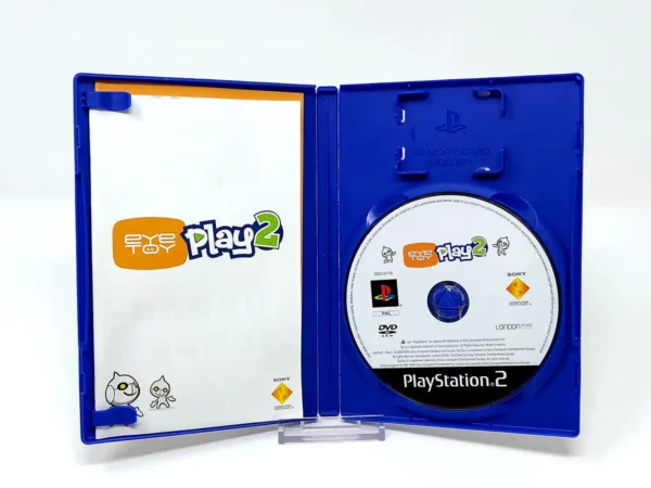 Interior del juego EyeToy: Play 2 (ITA) para PlayStation 2 con disco y manual