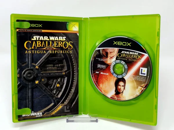 Interior del juego Star Wars: Caballeros de la Antigua República (ESP) para XBOX con disco y manual