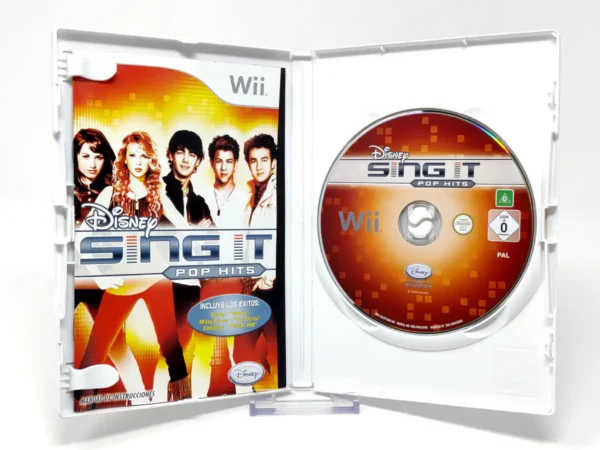 Interior del juego Disney Sing It: Pop Hits (ESP) para Nintendo Wii con disco y manual