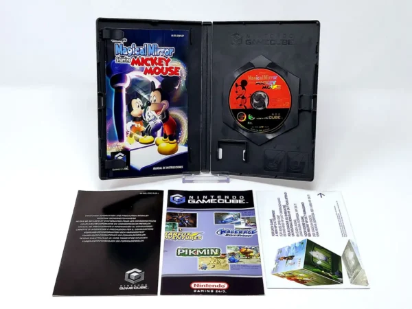 Interior del juego Disney's Magical Mirror Starring Mickey Mouse (ESP) para Nintendo GameCube con disco y manual