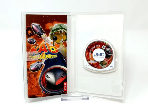 Interior del juego Kao Challengers (ESP) para PSP con disco y manual