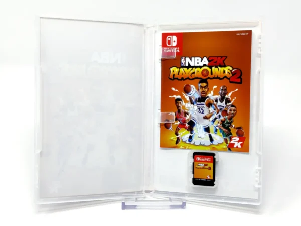 Interior del juego NBA 2K Playgrounds 2 (ESP) para Nintendo Switch con disco y manual