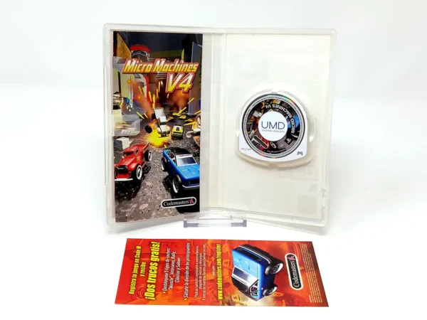 Interior del juego Micro Machines V4 (ESP) para PSP con disco y manual