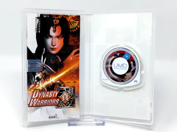 Interior del juego Dynasty Warriors (ESP) para PSP con disco y manual