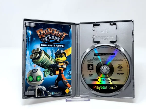 Interior del juego Ratchet & Clank 2: Totalmente a Tope (ESP) (Platinum) para PlayStation 2 con disco y manual