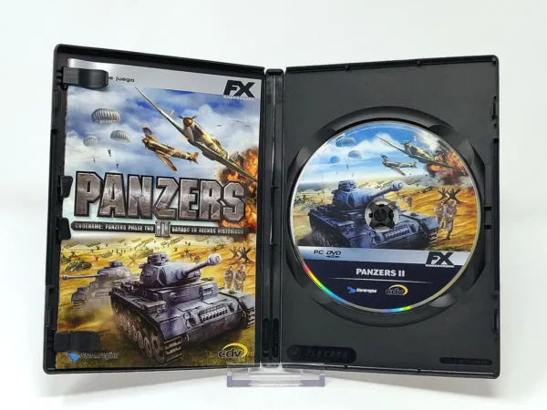 Interior del juego Panzers II (ESP) para PC con disco y manual
