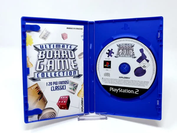 Interior del juego Ultimate Board Game Collection (ITA) para PlayStation 2 con disco y manual