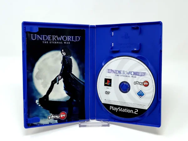 Interior del juego Underworld: The Eternal War (UK) para PlayStation 2 con disco y manual