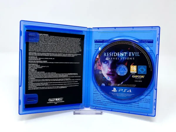 Interior del juego Resident Evil: Revelations HD (ESP) para PlayStation 4 con disco y manual