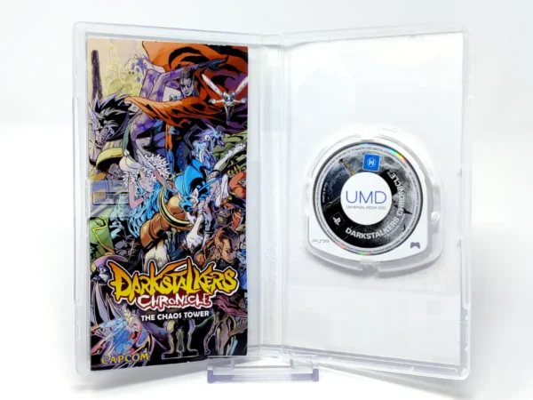 Interior del juego Darkstalkers Chronicle: The Chaos Tower (ESP) para PSP con disco y manual