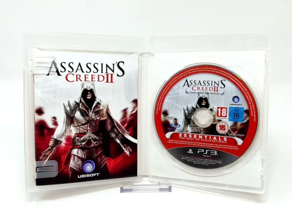 Interior del juego Assassin's Creed II (GOTY) (ESP) (Essentials) para PlayStation 3 con disco y manual