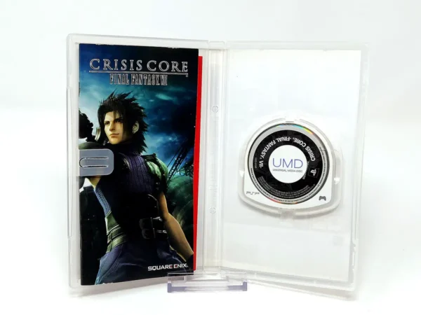 Interior del juego Crisis Core: Final Fantasy VII (ESP) para PSP con disco y manual