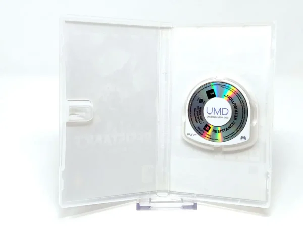 Interior del juego Resistance: Retribution (ESP) (Promo) para PSP con disco y manual