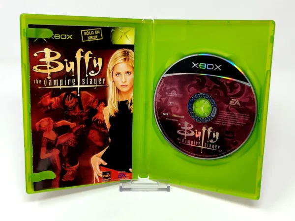 Interior del juego Buffy the Vampire Slayer (ESP) para XBOX con disco y manual