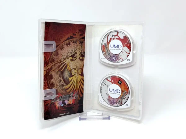 Interior del juego Final Fantasy Reishiki (JAP) para PSP con disco y manual