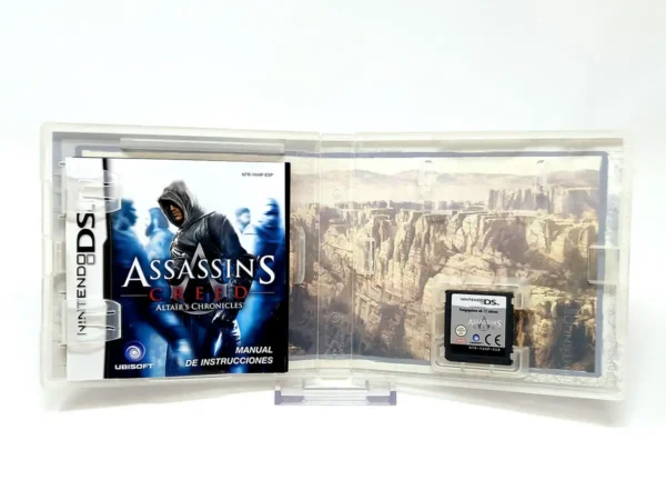 Interior del juego Assassin's Creed: Altair's Chronicles (ESP) para Nintendo DS con disco y manual