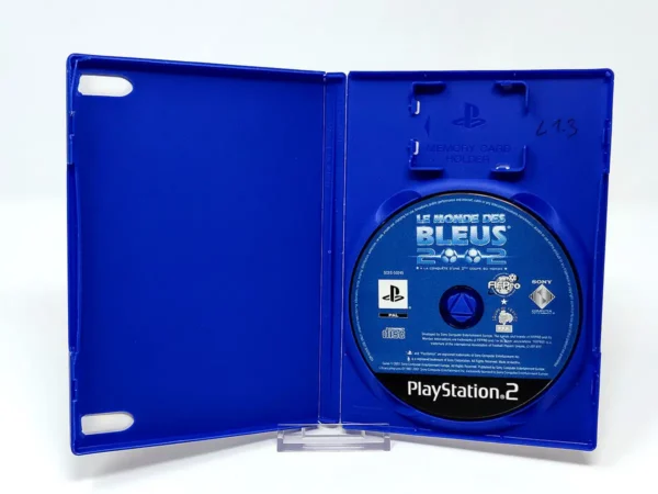 Interior del juego Le Monde des Bleus 2002 (FRA) (Rebajado) para PlayStation 2 con disco y manual