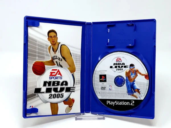 Interior del juego NBA Live 2005 (ESP) para PlayStation 2 con disco y manual