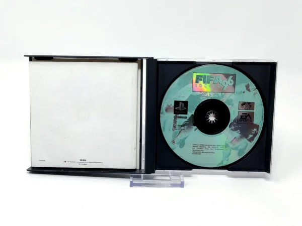 Interior del juego FIFA Soccer 96 (ESP) para PlayStation 1 con disco y manual