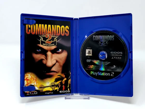 Interior del juego Commandos 2: Men of Courage (ESP) (v1) para PlayStation 2 con disco y manual