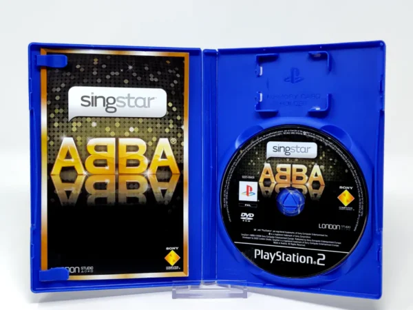 Interior del juego SingStar ABBA (EUR) para PlayStation 2 con disco y manual