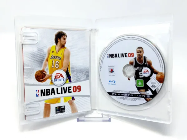 Interior del juego NBA Live 09 (ESP) para PlayStation 3 con disco y manual