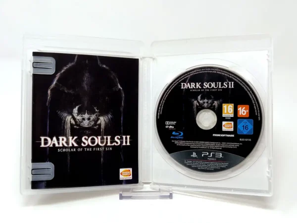 Interior del juego Dark Souls II: Scholar of the First Sin (ESP) para PlayStation 3 con disco y manual