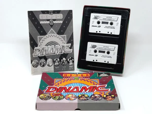 Interior del juego Lo Mejor de Dinamic para Sinclair ZX Spectrum con disco y manual