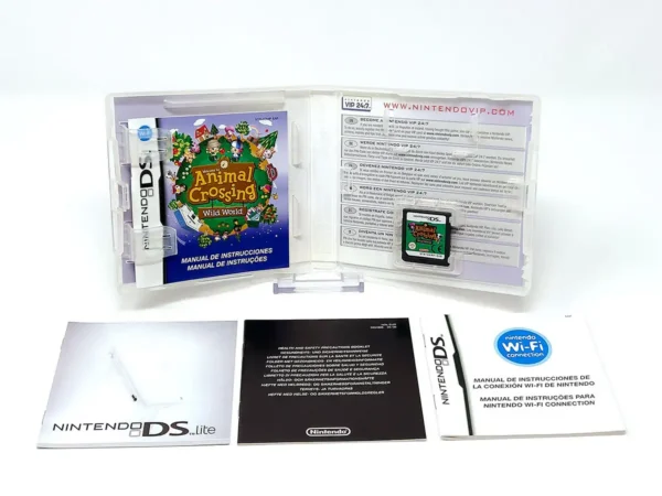 Interior del juego Animal Crossing: Wild World (ESP) para Nintendo DS con disco y manual