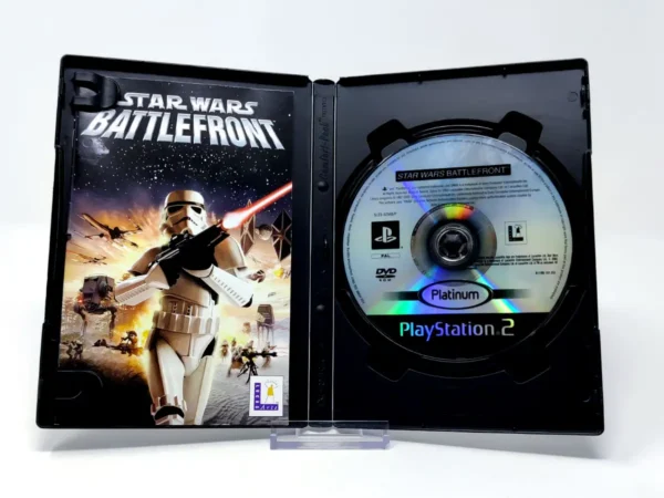Interior del juego Star Wars: Battlefront (ESP) (Platinum) para PlayStation 2 con disco y manual
