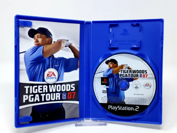 Interior del juego Tiger Woods PGA Tour 07 (ESP) para PlayStation 2 con disco y manual