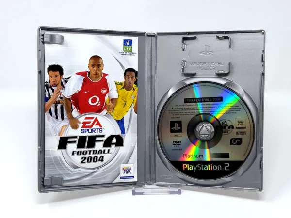 Interior del juego FIFA Football 2004 (FRA) para PlayStation 2 con disco y manual