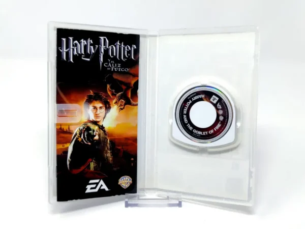 Interior del juego Harry Potter y el Cáliz de Fuego (ESP) (Essentials) para PSP con disco y manual