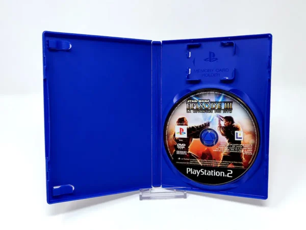 Interior del juego Star Wars: Episode III - La revanche des Sith (FRA) (Rebajado) para PlayStation 2 con disco y manual