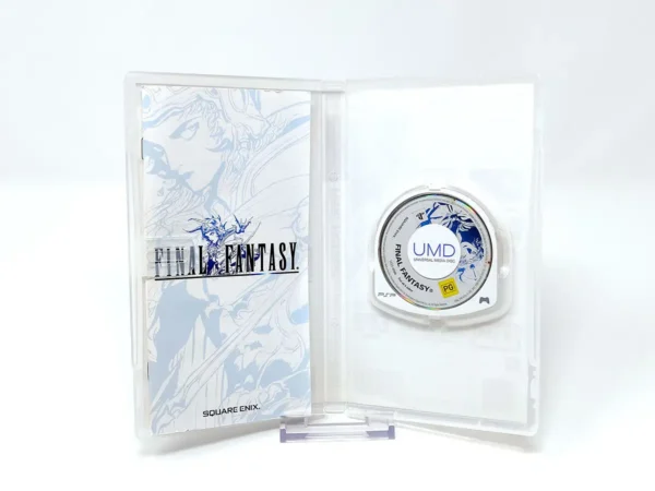 Interior del juego Final Fantasy (ESP) para PSP con disco y manual