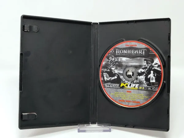 Interior del juego Lionheart: Legacy of the Crusader (ESP) para PC con disco y manual