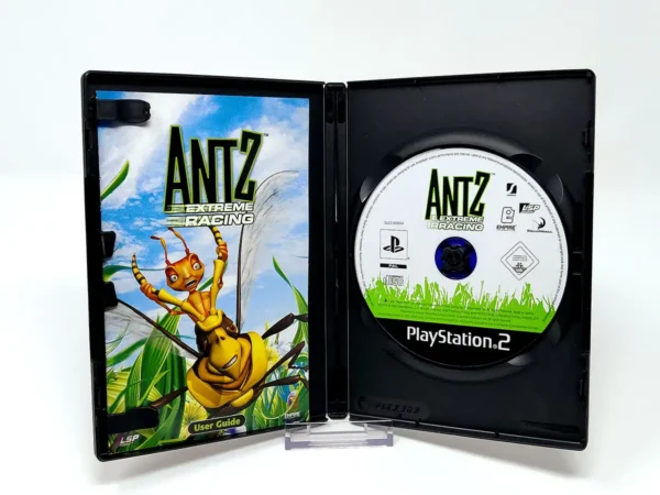 Interior del juego Antz  Extreme Racing (UK) (Versión 1) para PlayStation 2 con disco y manual