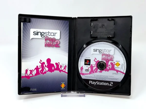 Interior del juego SingStar Pop Hits 2 (FRA) para PlayStation 2 con disco y manual
