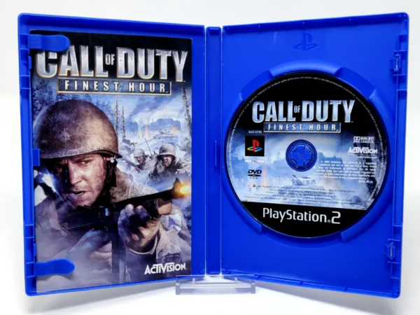 Interior del juego Call of Duty: Finest Hour (ESP) para PlayStation 2 con disco y manual
