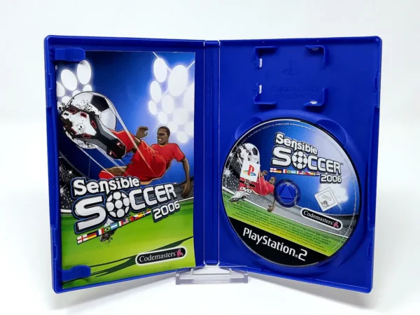 Interior del juego Sensible Soccer 2006 (ESP) para PlayStation 2 con disco y manual