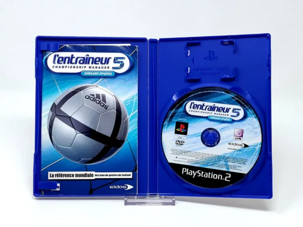 Interior del juego L'Entraîneur 5: Saison 04/05 (FRA) para PlayStation 2 con disco y manual