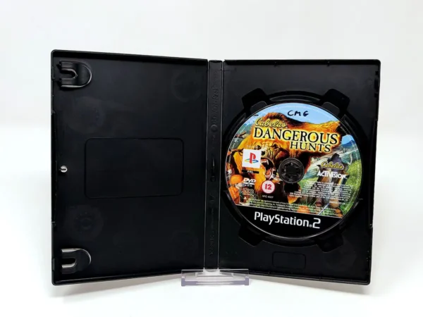 Interior del juego Cabela's Dangerous Hunts (UK) (Rebajado) para PlayStation 2 con disco y manual