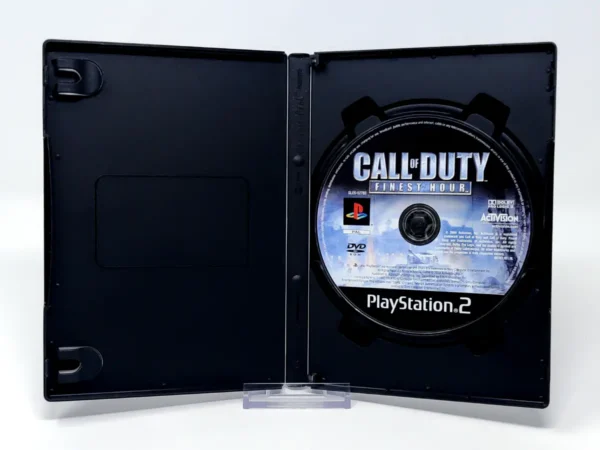 Interior del juego Call of Duty: Finest Hour (ESP) (Rebajado) para PlayStation 2 con disco y manual