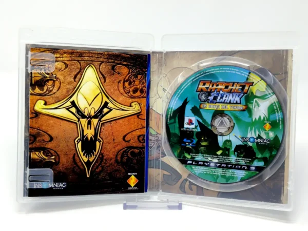 Interior del juego Ratchet & Clank: En Busca del Tesoro (ESP) para PlayStation 3 con disco y manual