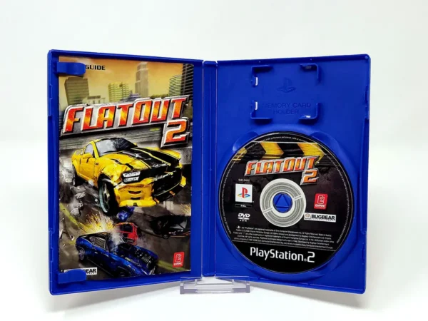 Interior del juego FlatOut 2 (UK) para PlayStation 2 con disco y manual