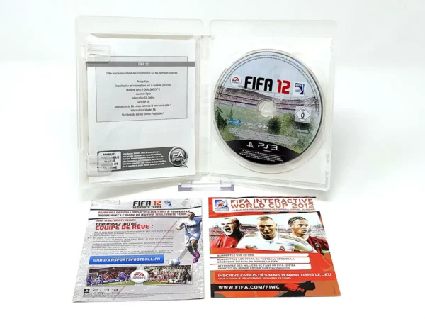 Interior del juego FIFA 12 (FRA) para PlayStation 3 con disco y manual