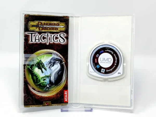 Interior del juego Dungeons & Dragons: Tactics (ESP) para PSP con disco y manual