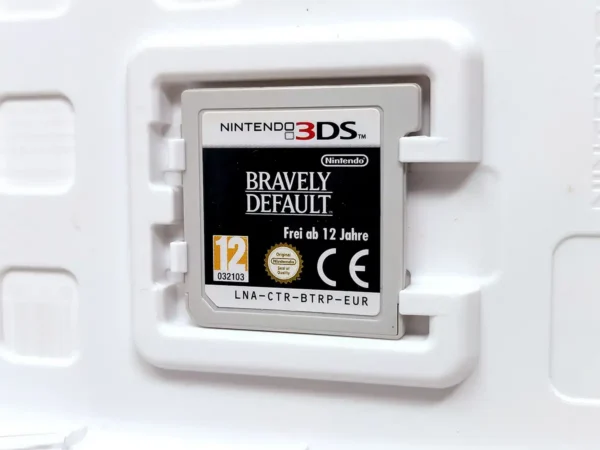 Lateral de la caja de Bravely Default (ESP) para Nintendo 3DS
